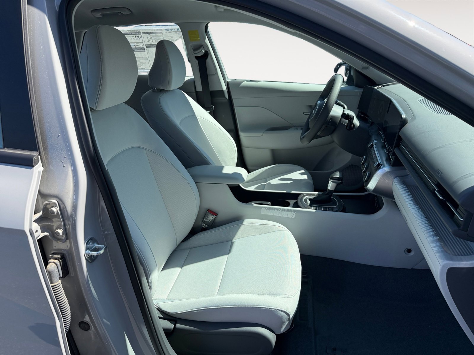 2025 Hyundai Kona SE photo 18