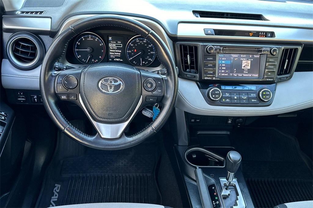2017 Toyota RAV4 XLE photo 12