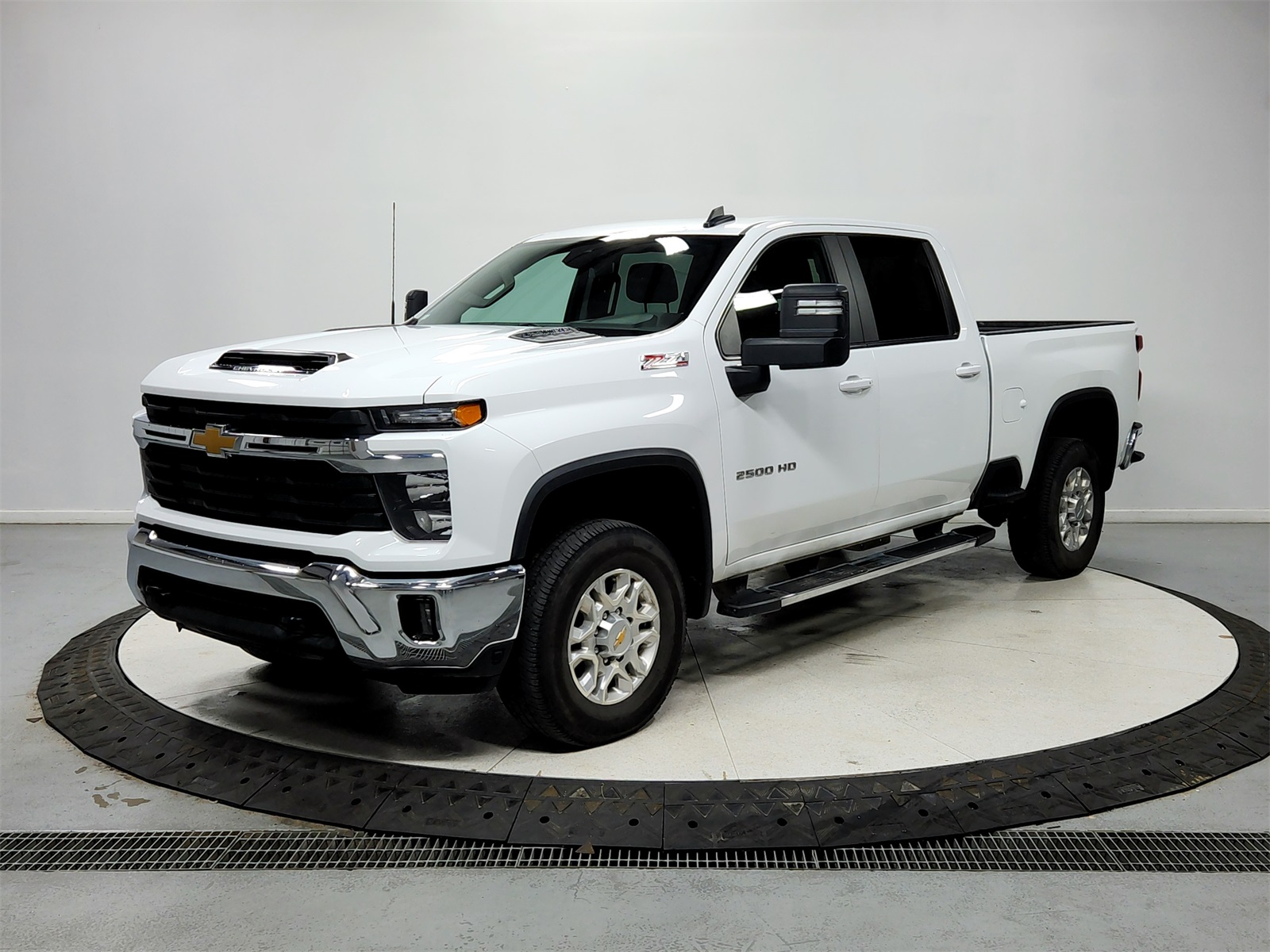 2025 Chevrolet Silverado 2500HD LT photo 3