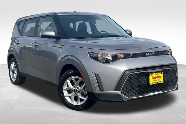2024 Kia Soul LX's photo