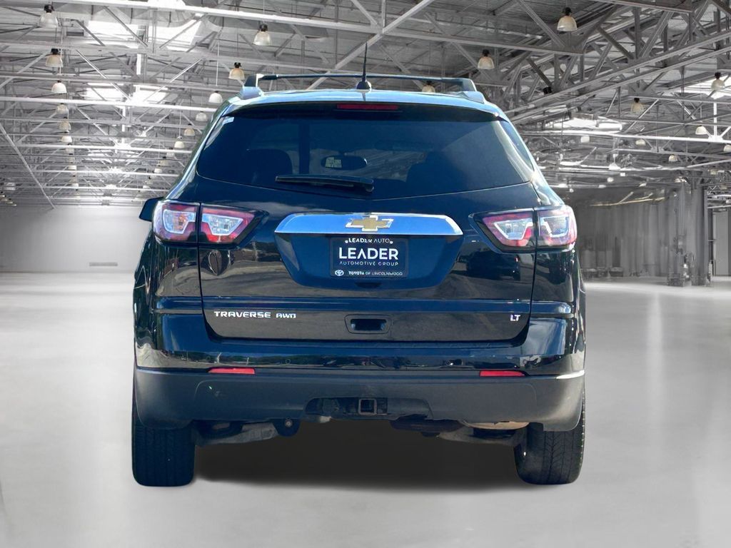 2017 Chevrolet Traverse 1LT photo 5