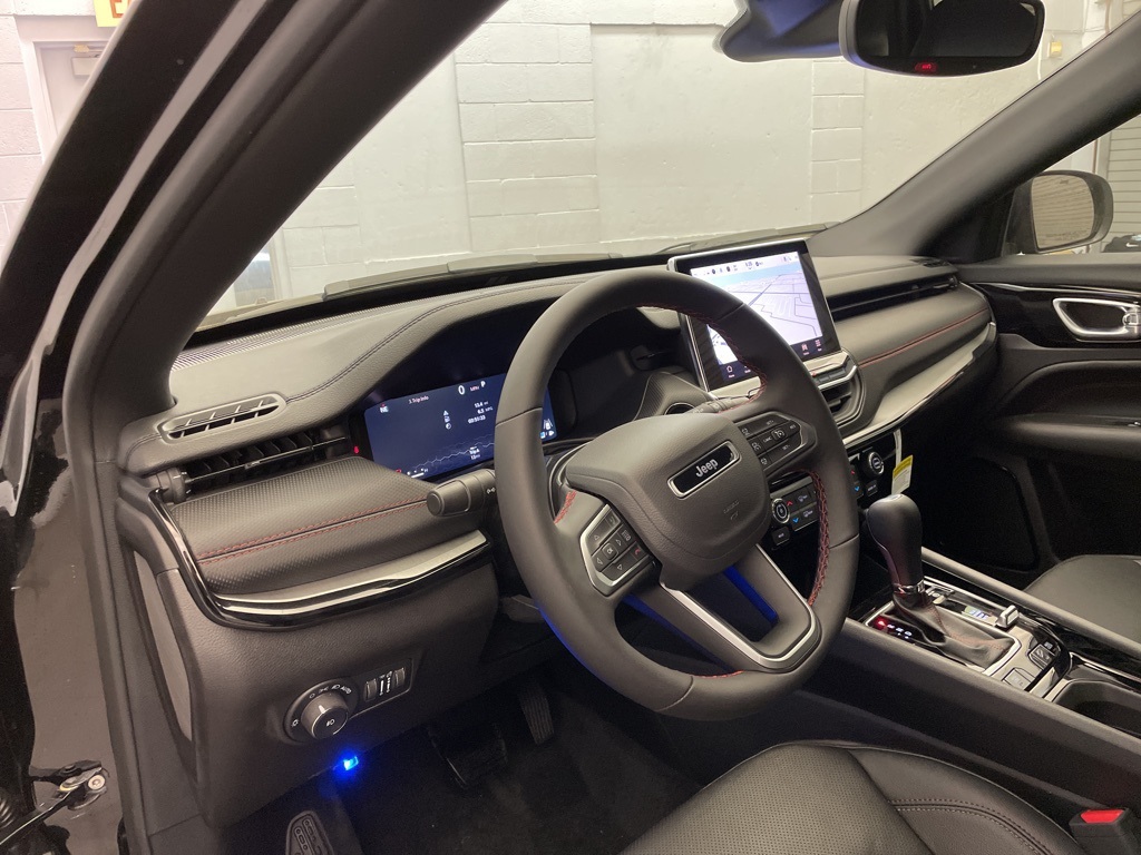 2025 Jeep Compass Trailhawk photo 7