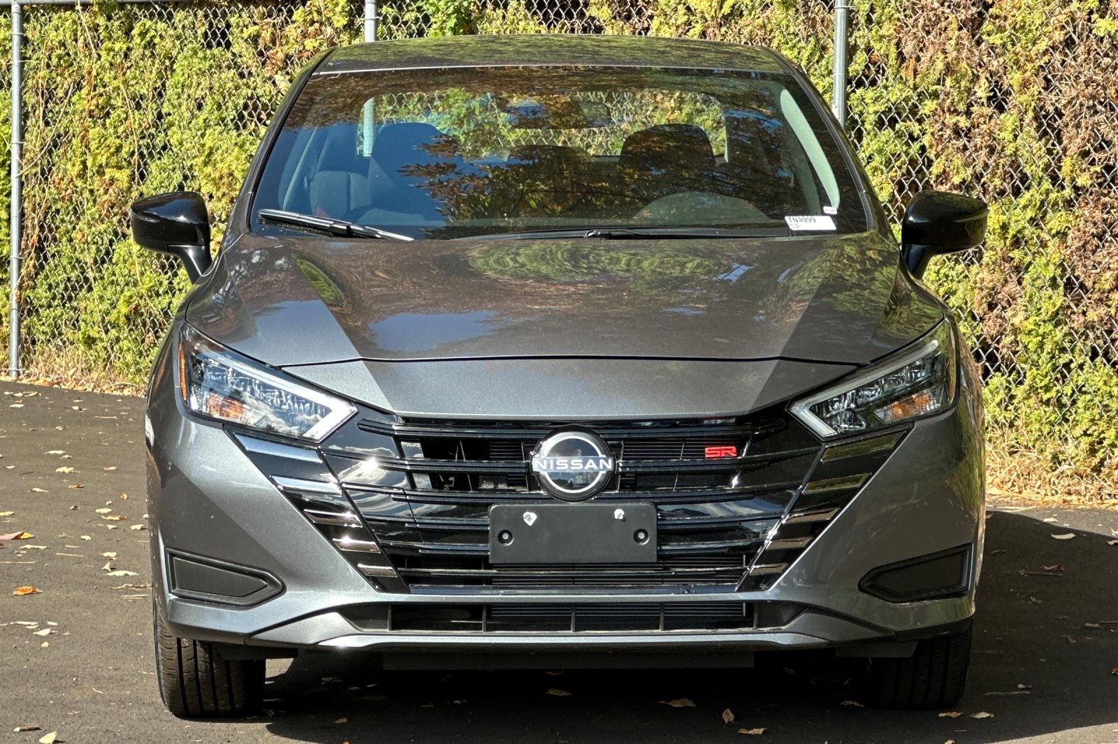 2025 Nissan Versa 1.6 SR photo 9