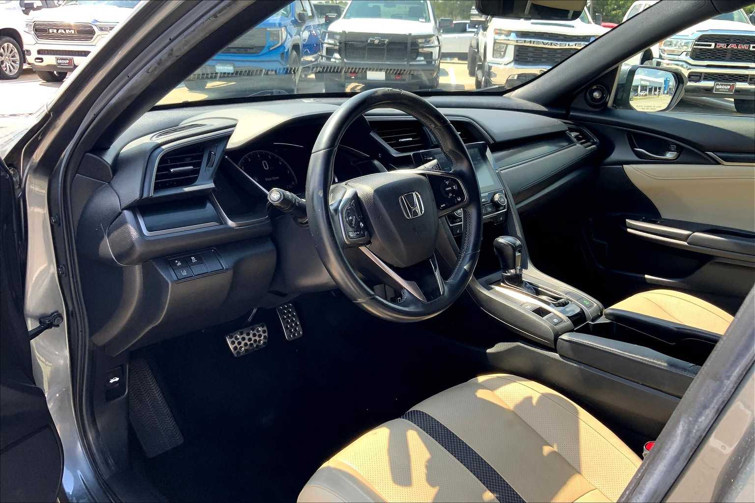 2020 Honda Civic Hatchback Sport Touring photo 17