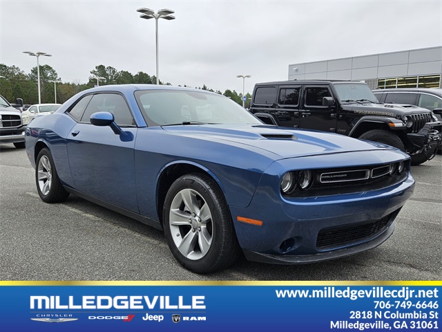 2022 Dodge Challenger SXT's photo