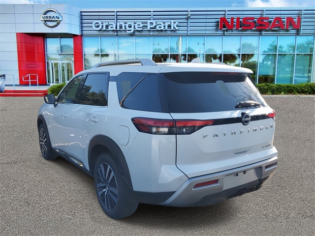 2025 Nissan Pathfinder Platinum photo 3