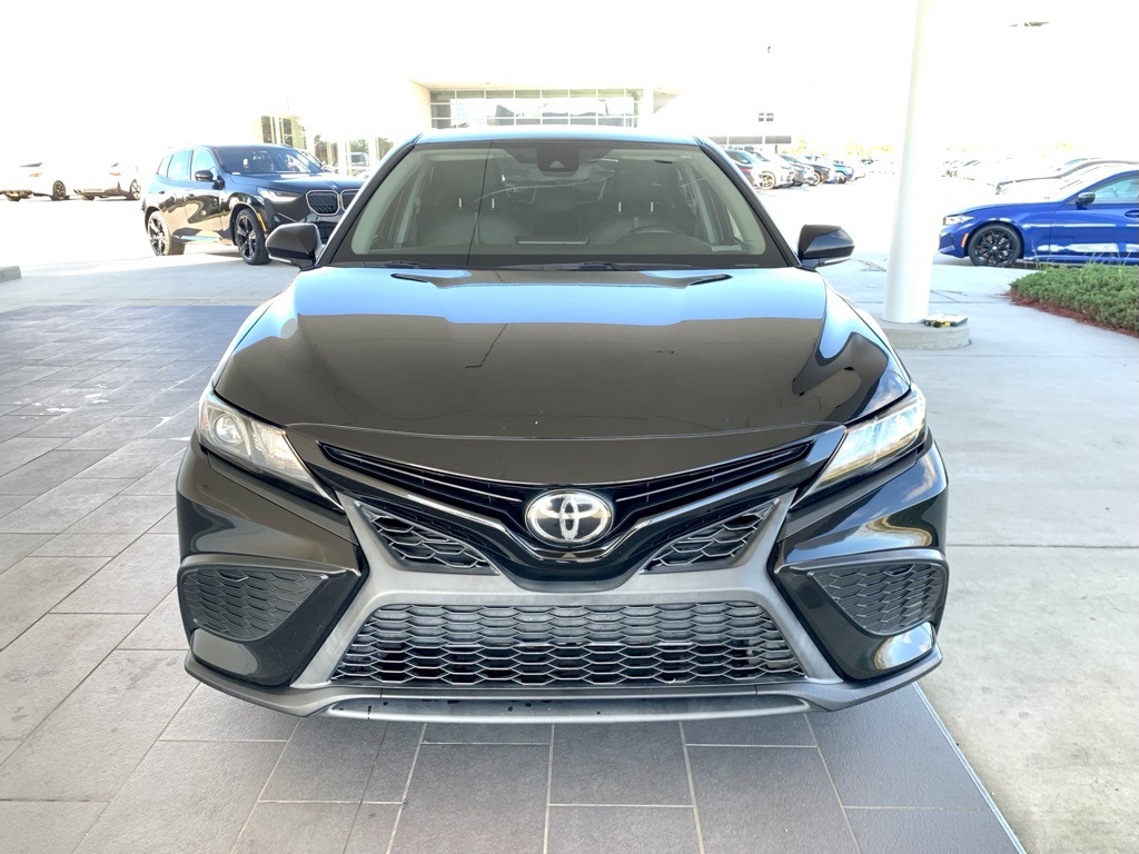 2022 Toyota Camry SE photo 2