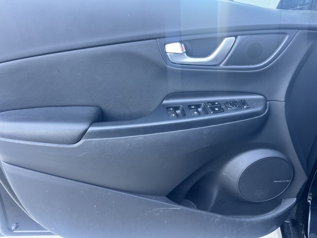 2022 Hyundai Kona Limited photo 9