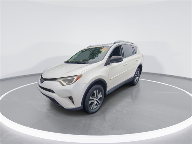 2016 Toyota RAV4 LE photo 4