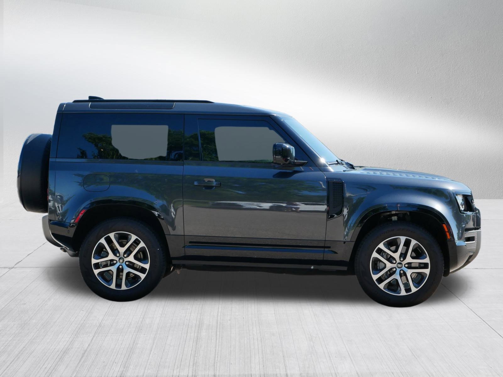 2022 Land Rover Defender X-Dynamic S photo 4