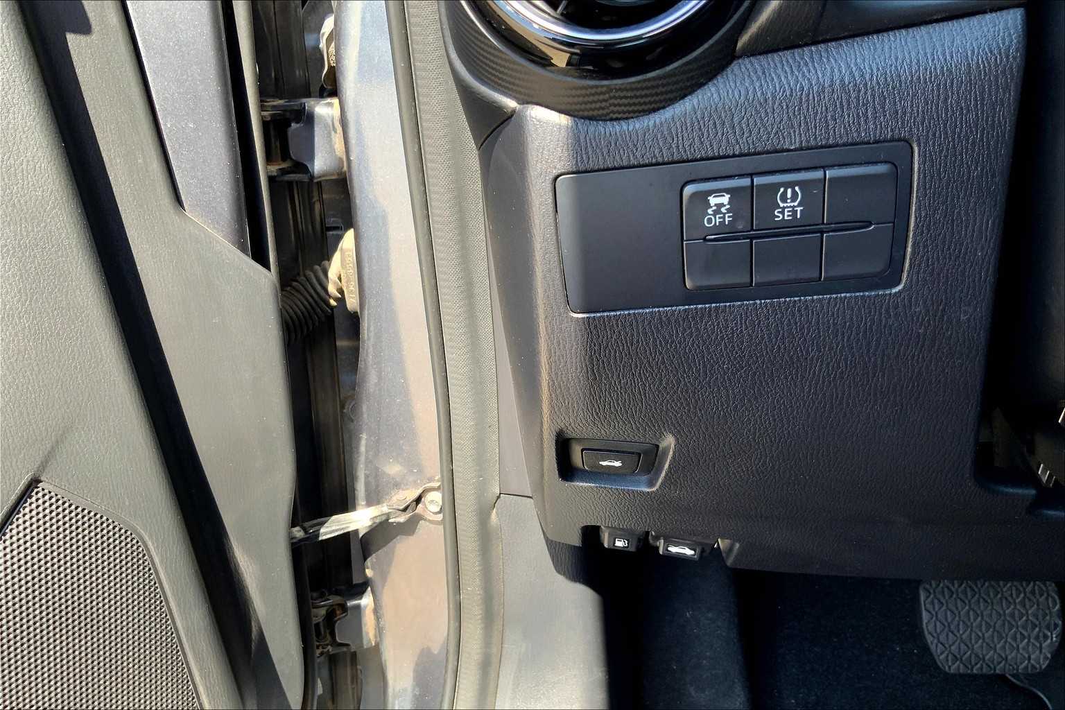 2017 Toyota Yaris iA photo 29
