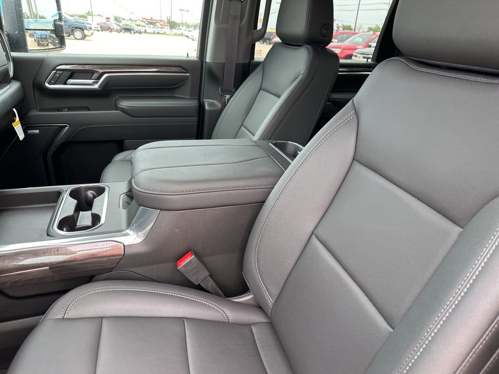 2025 Chevrolet Silverado 2500HD LTZ photo 2