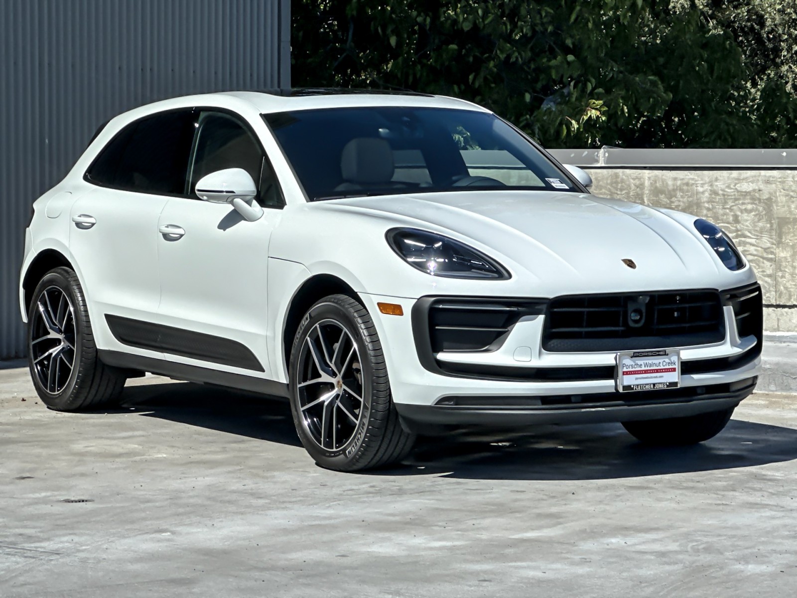 2025 Porsche Macan T photo 5