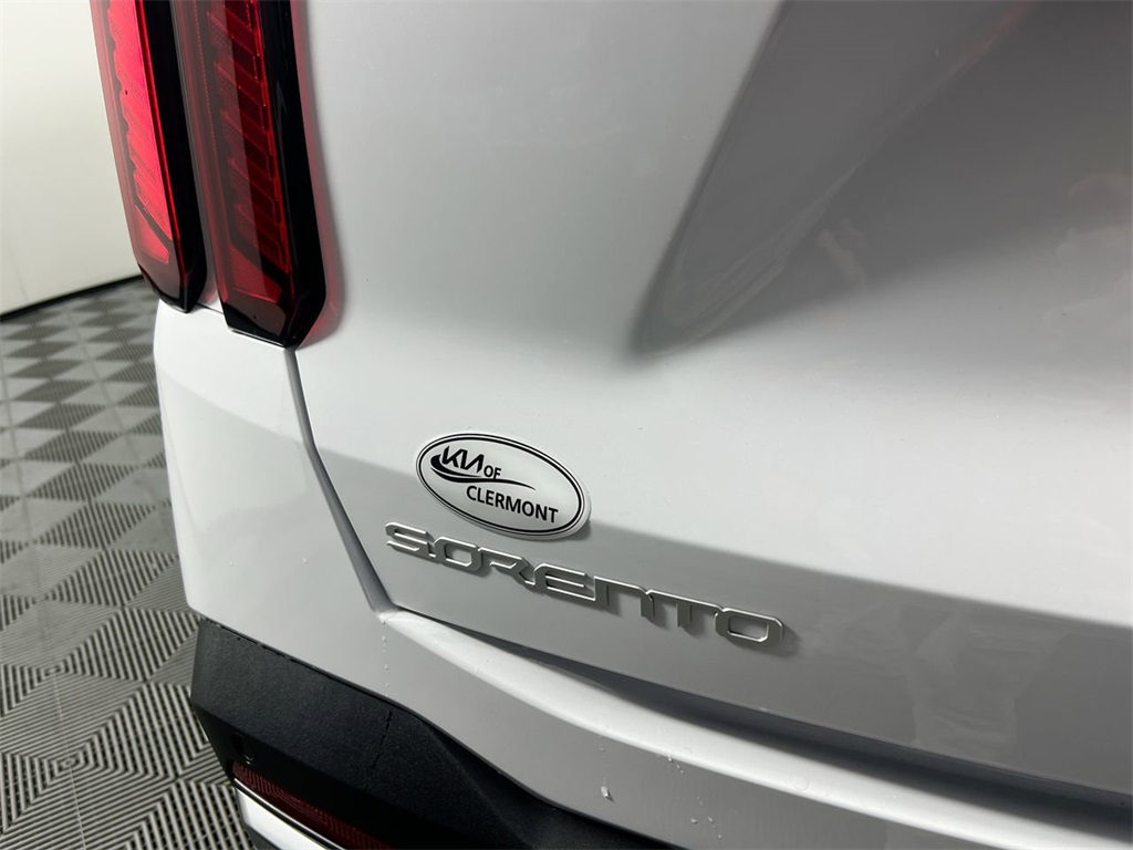2025 Kia Sorento S photo 3