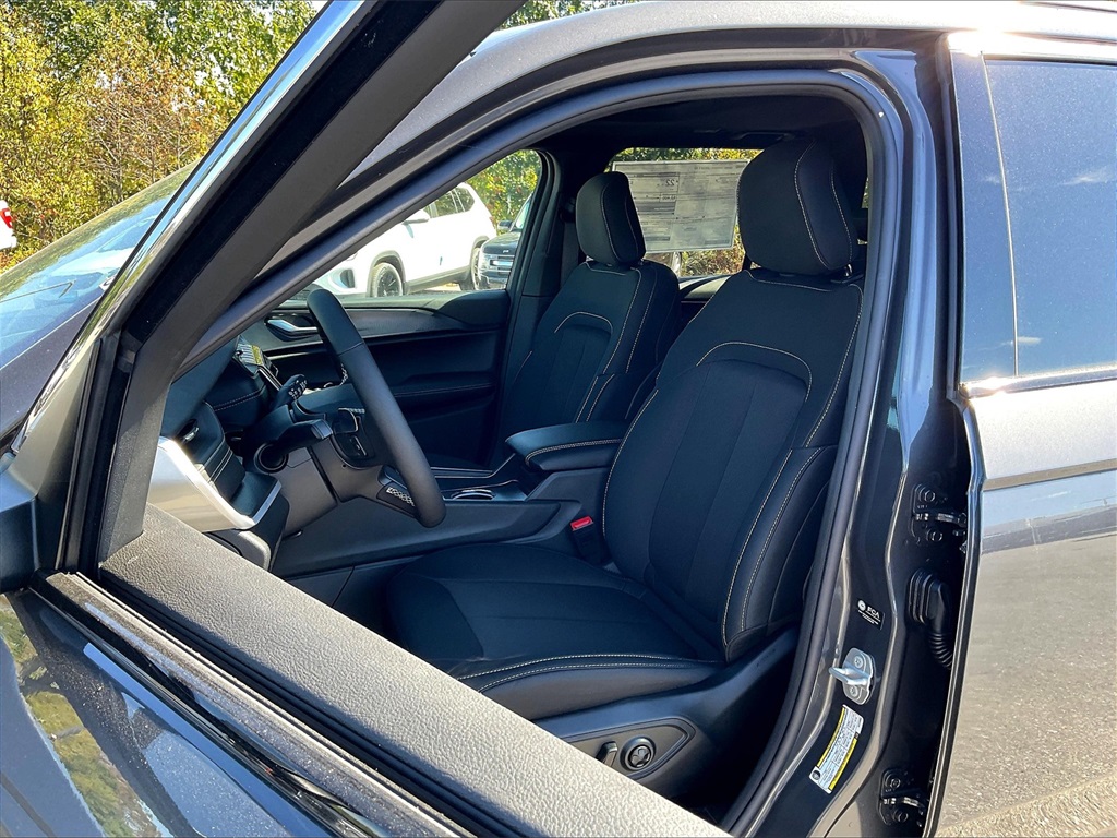 2025 Jeep Grand Cherokee Laredo X photo 10