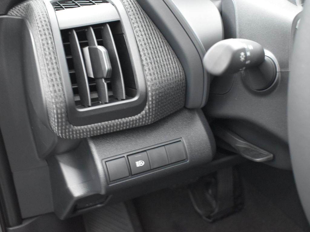 2025 Subaru Solterra Premium photo 7