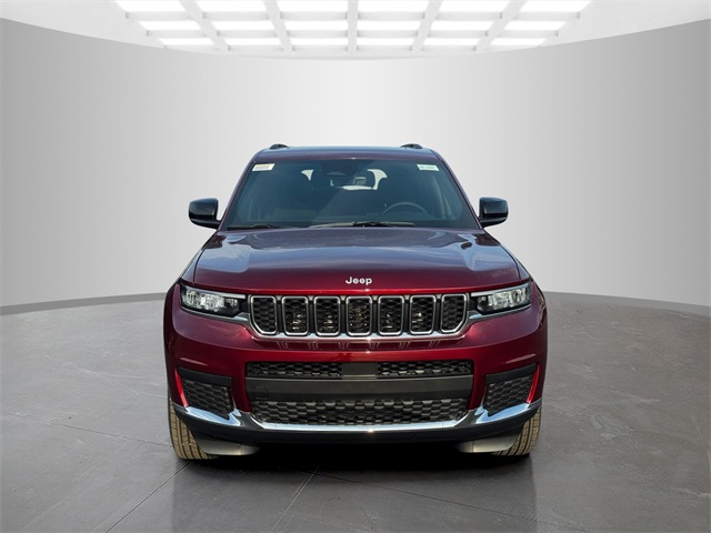 2025 Jeep Grand Cherokee Laredo photo 2