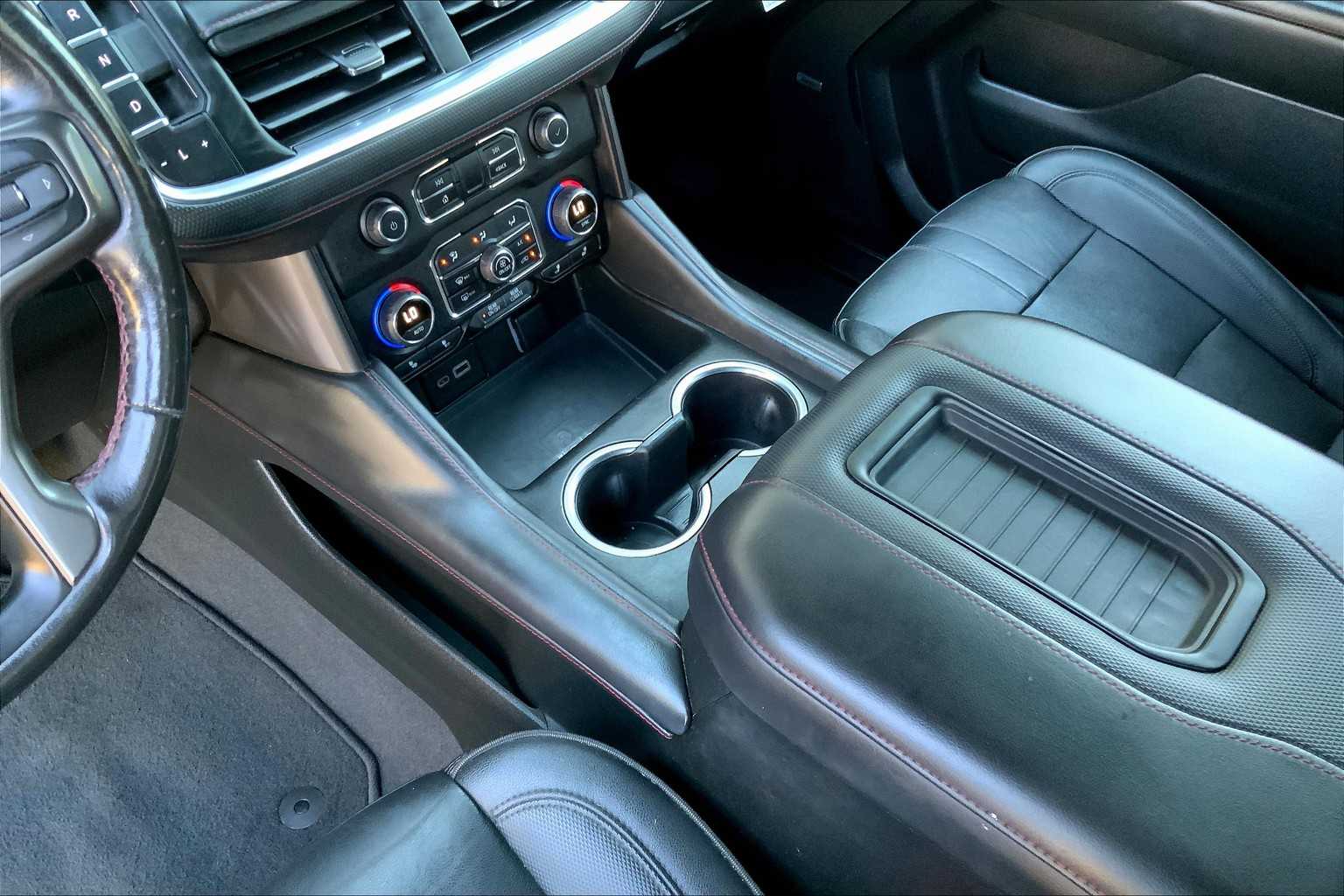 2022 Chevrolet Suburban RST photo 16