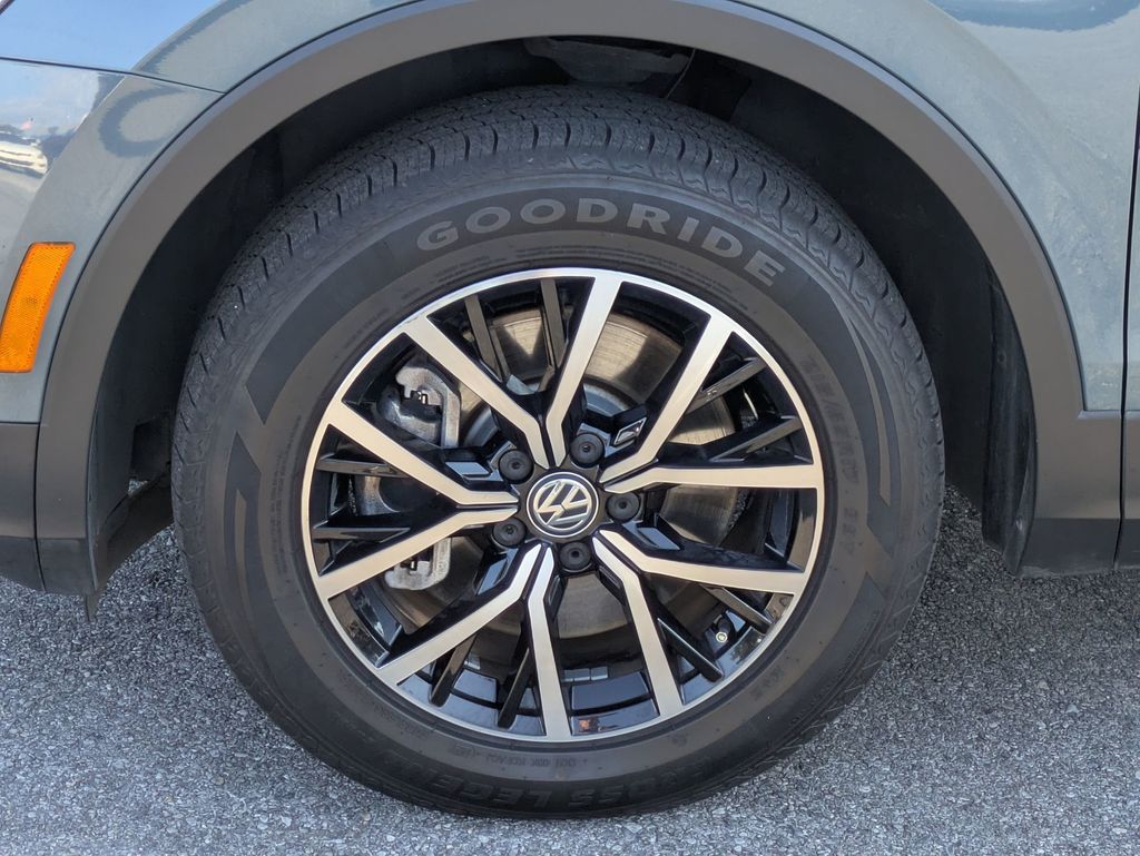 2021 Volkswagen Tiguan SE photo 8