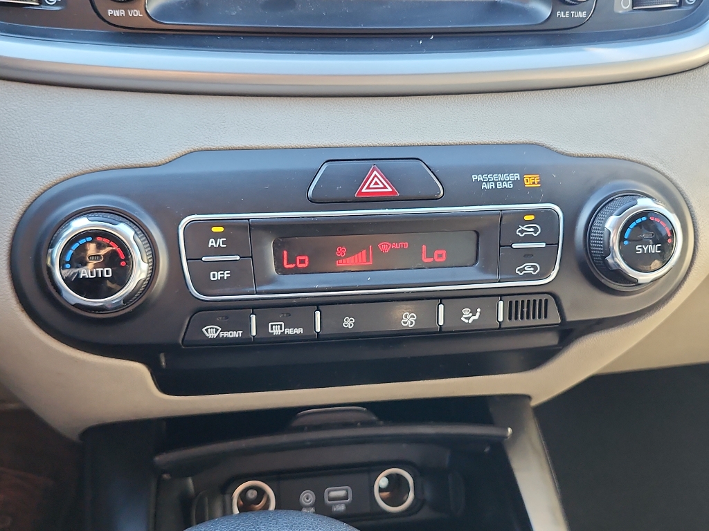 2019 Kia Sorento LX V6 photo 16