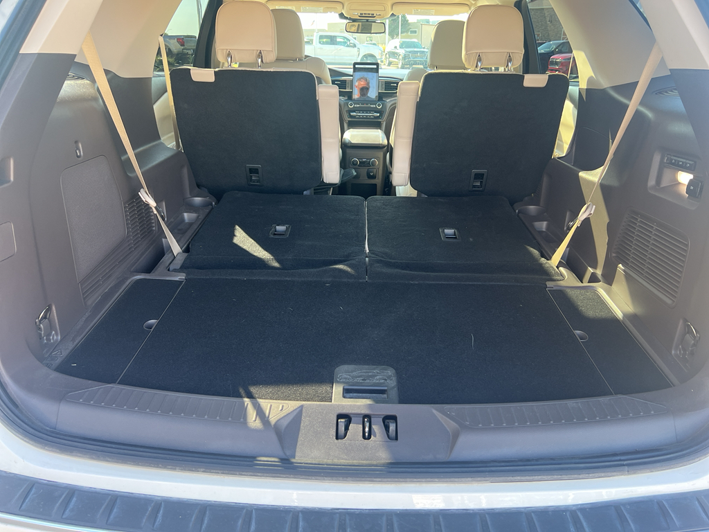2020 Ford Explorer Platinum photo 4