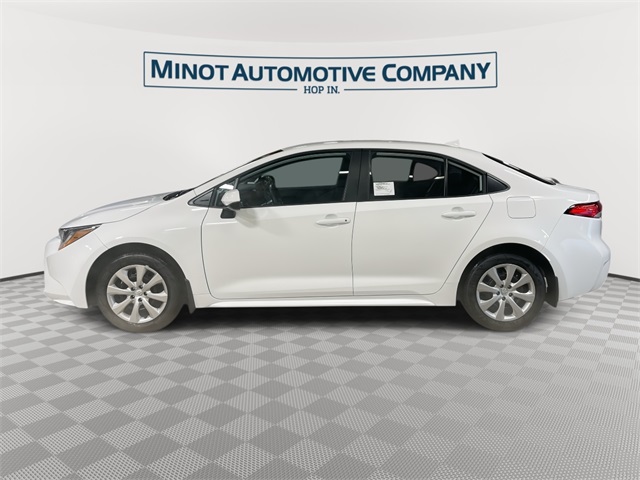 2026 Toyota Corolla LE photo 3