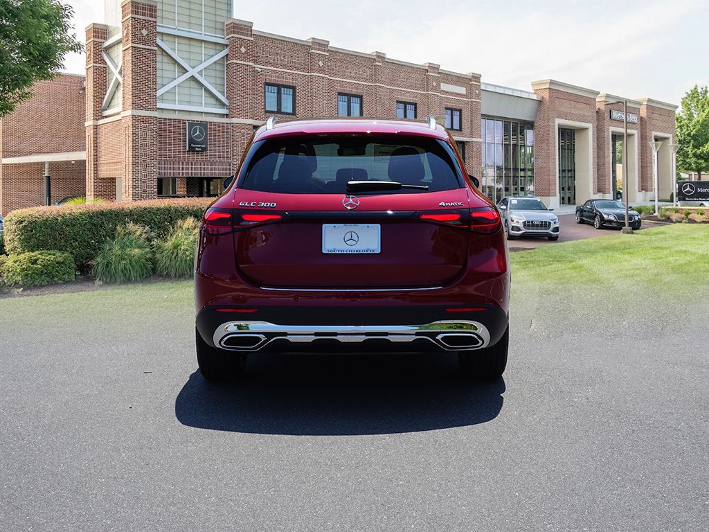 2025 Mercedes Benz GLC 300 4MATIC photo 4