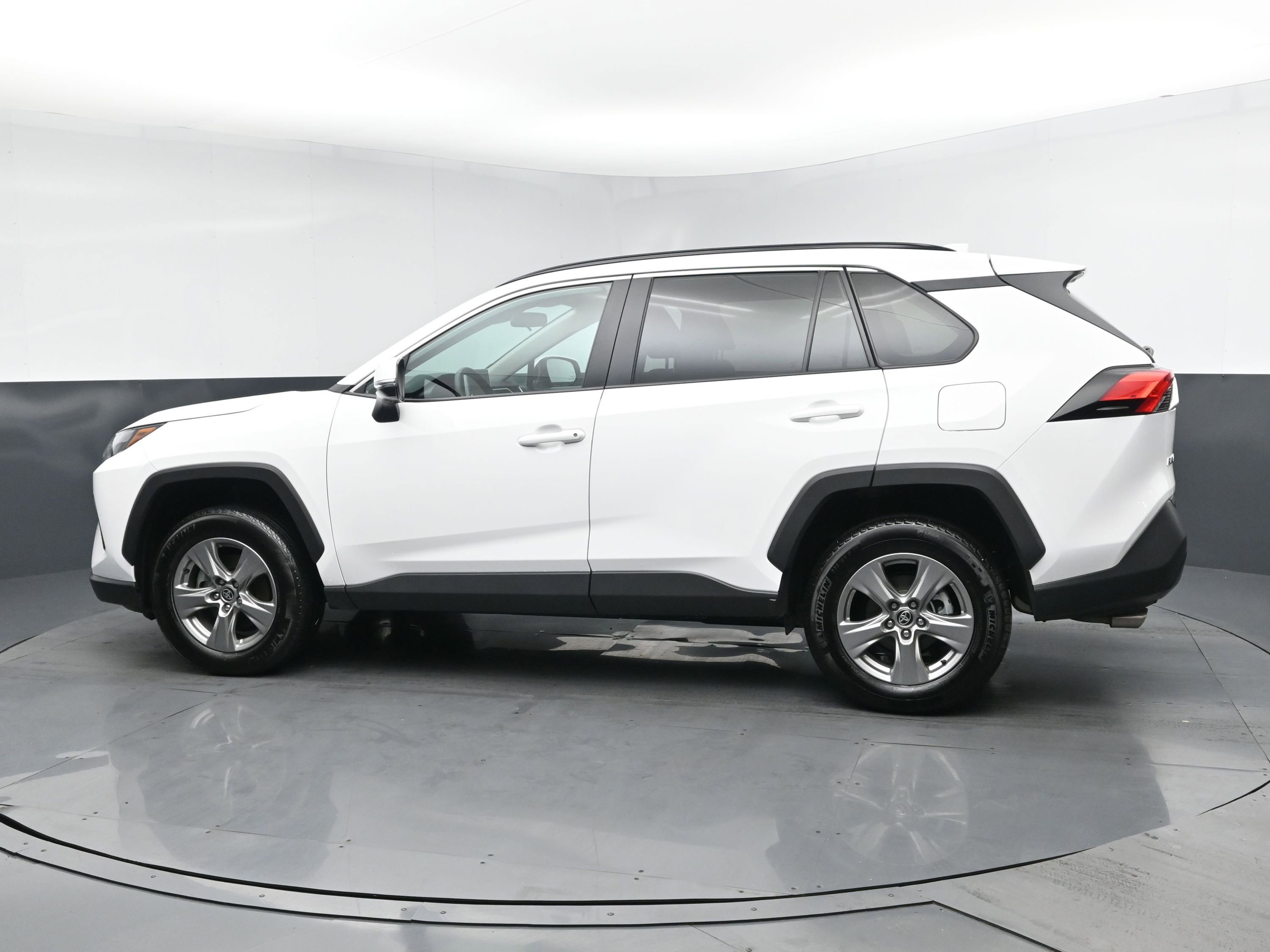 2024 Toyota RAV4 XLE photo 4