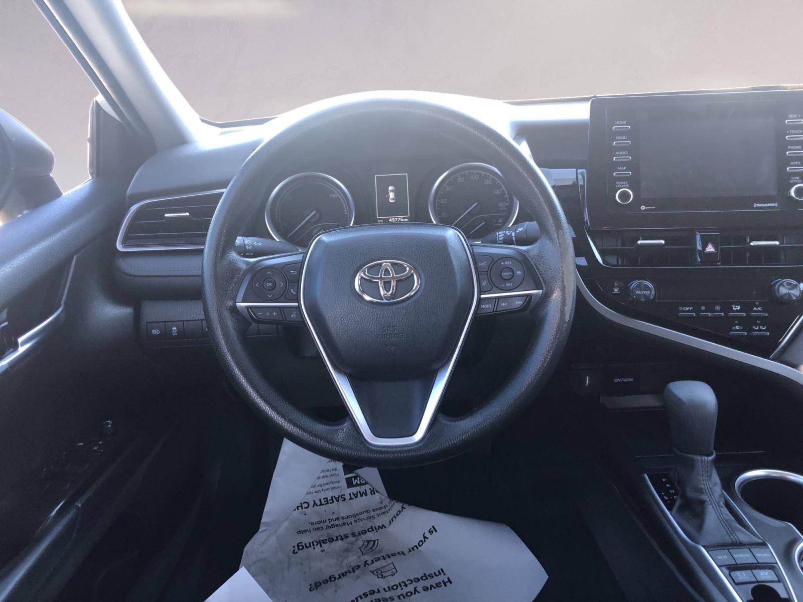 2022 Toyota Camry Hybrid LE photo 11