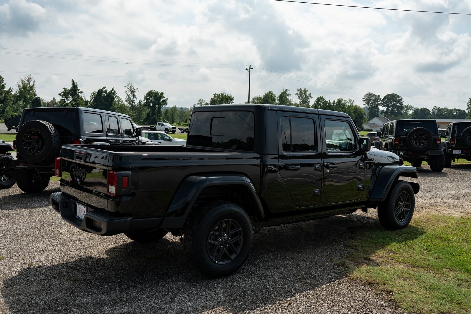2025 Jeep Gladiator Sport photo 10