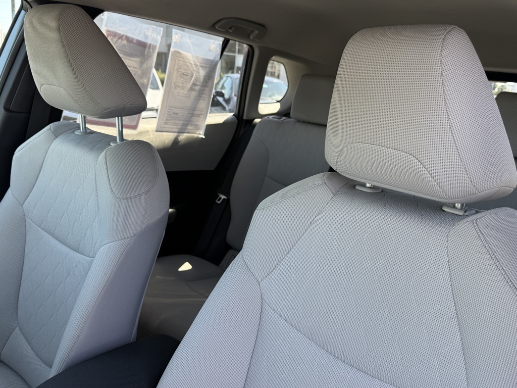 2023 Toyota Corolla Cross LE photo 17