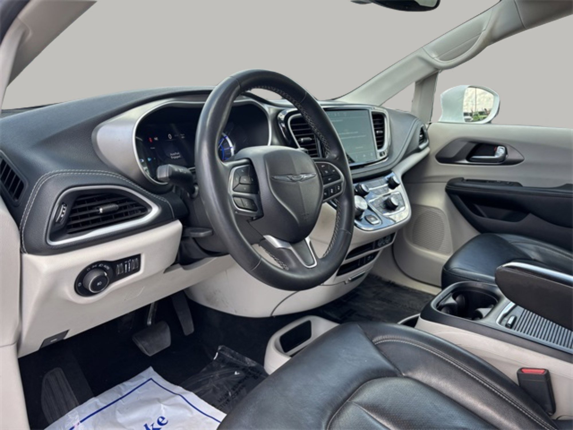 2022 Chrysler Pacifica Touring L photo 11