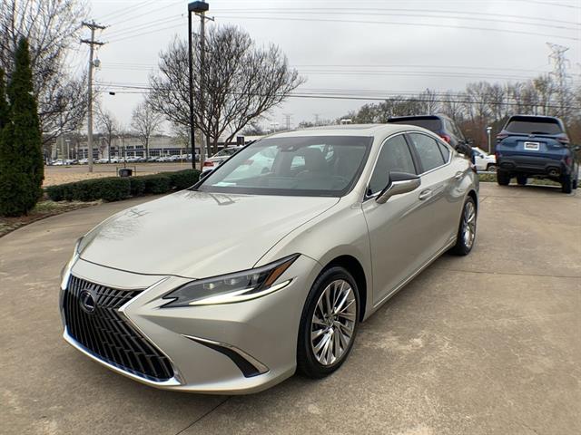 2022 Lexus ES Hybrid 300h Ultra Luxury's photo