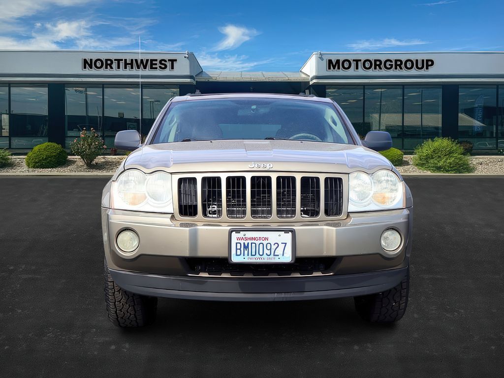 2005 Jeep Grand Cherokee Laredo photo 2