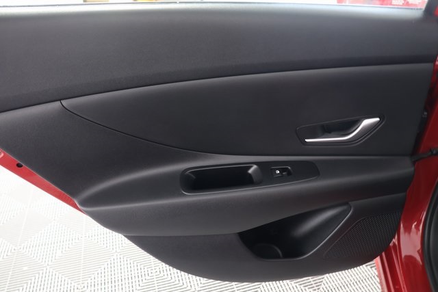 2023 Hyundai Elantra SEL photo 24