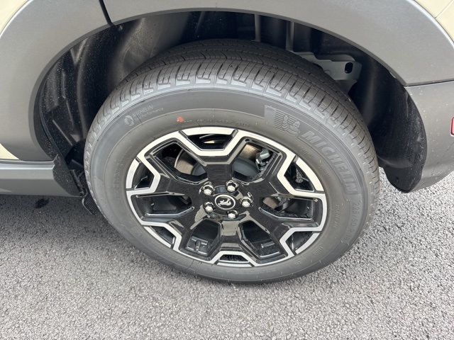 2025 Ford Bronco Sport Outer Banks photo 6