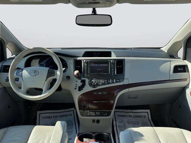 2011 Toyota Sienna Limited photo 9