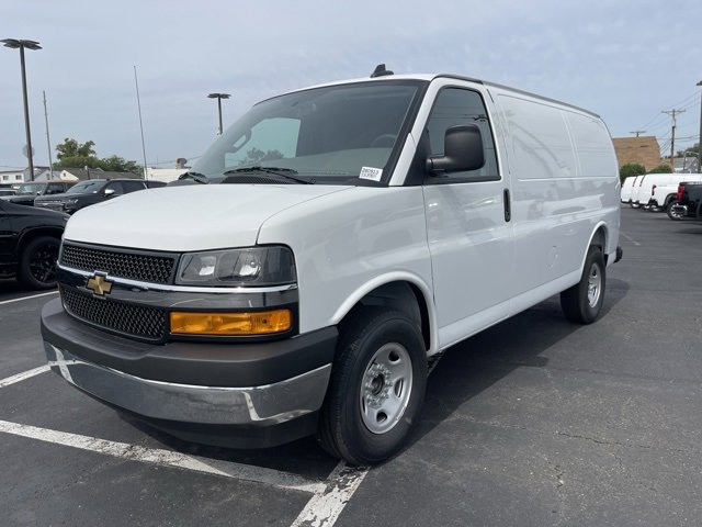 2025 Chevrolet Express Cargo 2500 photo 3