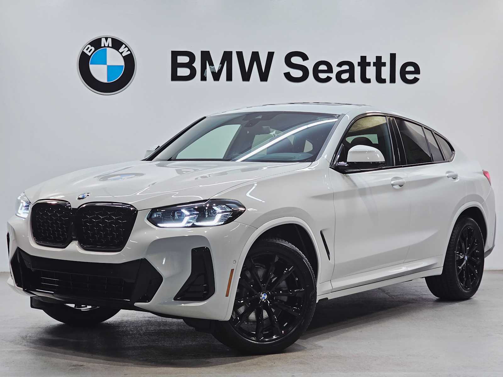 2025 BMW X4 30i's photo