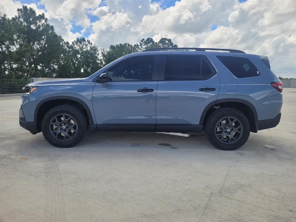 2025 Honda Pilot TrailSport photo 3