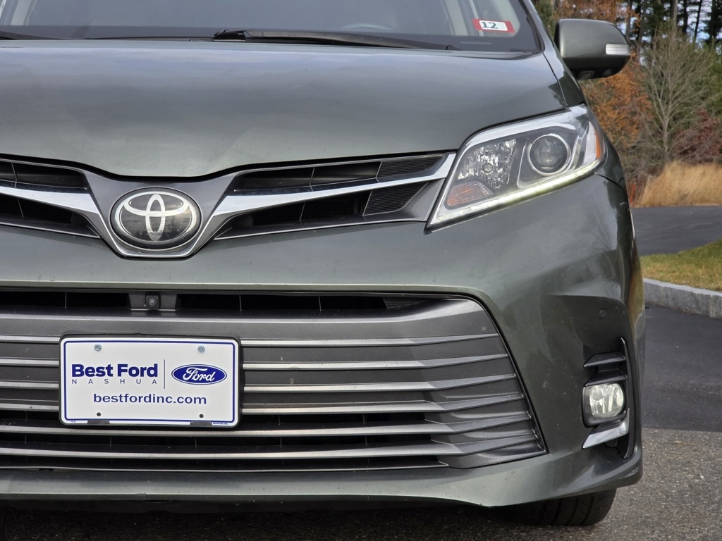 2018 Toyota Sienna Limited photo 3