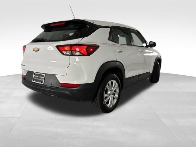 2023 Chevrolet Trailblazer LS photo 3