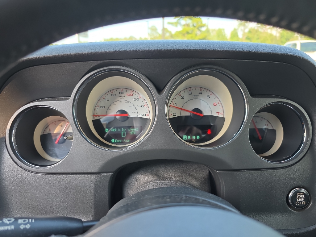 2014 Dodge Challenger R/T photo 15