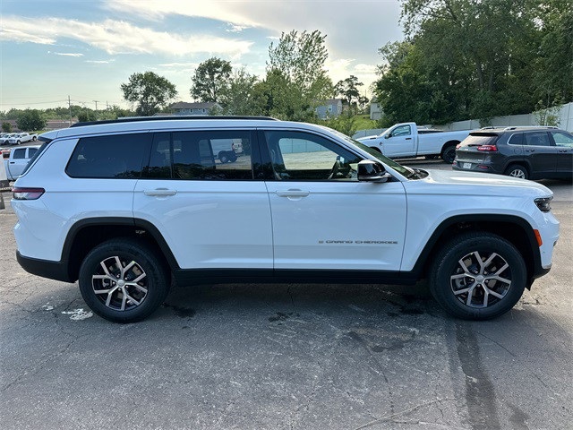 2025 Jeep Grand Cherokee Limited photo 4
