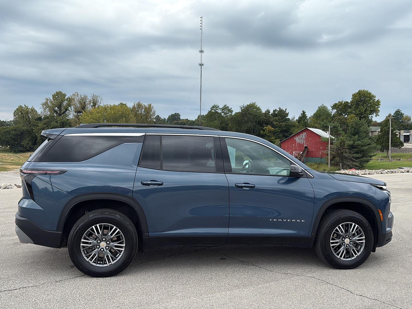 2025 Chevrolet Traverse photo 4