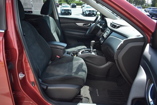 2016 Nissan Rogue SV photo 16