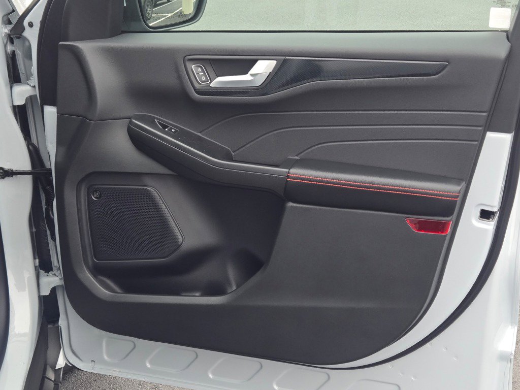 2025 Ford Escape ST-Line Elite photo 4