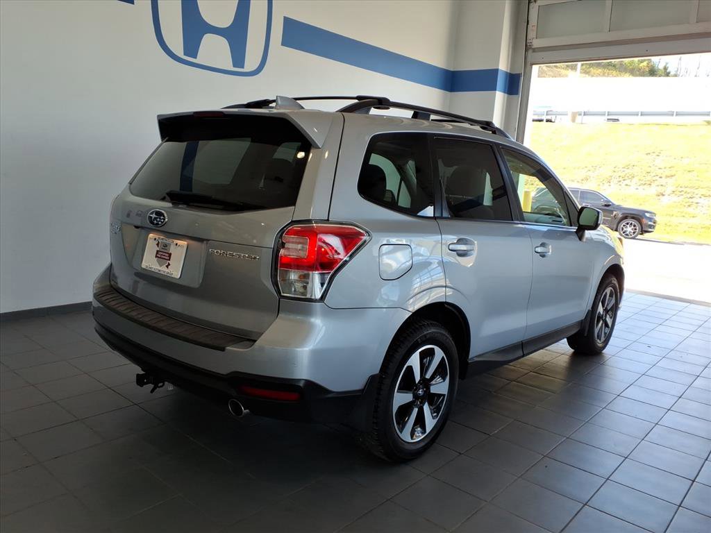 2018 Subaru Forester Premium photo 3