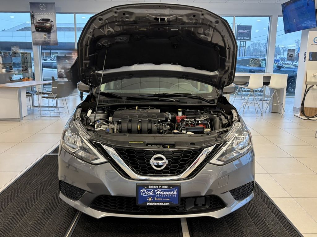 2019 Nissan Sentra SV photo 4