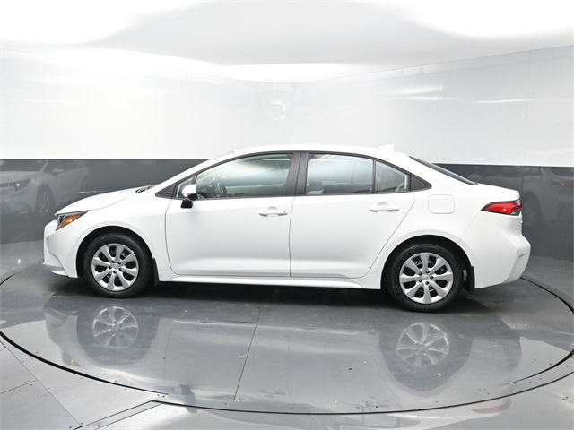 2025 Toyota Corolla LE photo 4